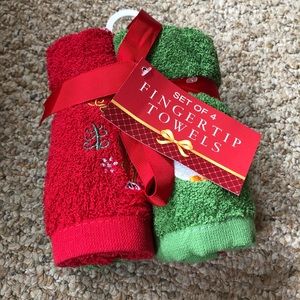 2 sets of 4 Christmas fingertip towels